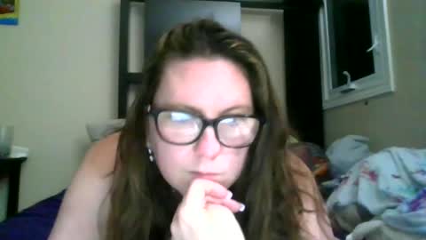 Snapshot of fuzzypeaches87 chatting on 06-16-26, 04:15 fuzzypeaches87 online show from 06-16-26, 04:15