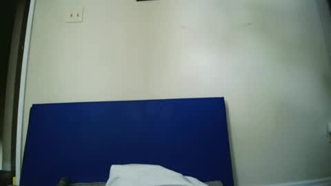 Snapshot of fuzzypeaches87 chatting on 06-19-26, 02:43 fuzzypeaches87 online show from 06-19-26, 02:43