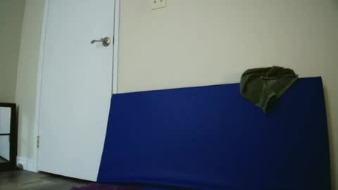 Snapshot of fuzzypeaches87 chatting on 06-20-26, 02:47 fuzzypeaches87 online show from 06-20-26, 02:47