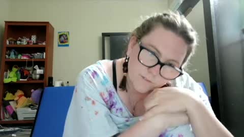 Snapshot of fuzzypeaches87 chatting on 06-27-26, 12:04 fuzzypeaches87 online show from 06-27-26, 12:04