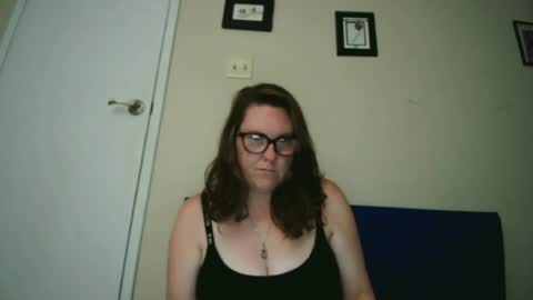 Snapshot of fuzzypeaches87 chatting on 07-04-26, 12:39 fuzzypeaches87 online show from 07-04-26, 12:39
