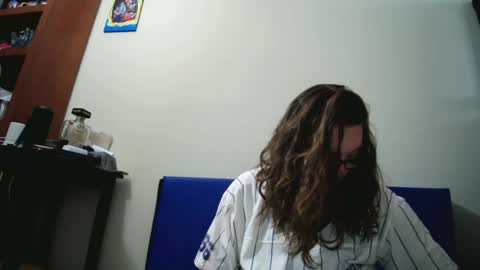 Snapshot of fuzzypeaches87 chatting on 07-11-26, 04:43 fuzzypeaches87 online show from 07-11-26, 04:43