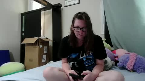 Snapshot of fuzzypeaches87 chatting on 07-19-26, 05:05 fuzzypeaches87 online show from 07-19-26, 05:05