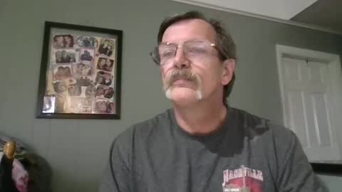 Snapshot of fxson8 chatting on 11-17-25, 07:19 fxson8 online show from 11-17-25, 07:19