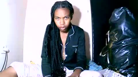 Snapshot of fyah1027 chatting on 01-12-26, 01:05 fyah1027 online show from 01-12-26, 01:05