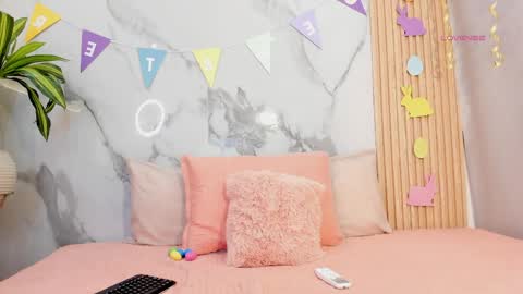   Independent model online show from 04-05-26, 10:23