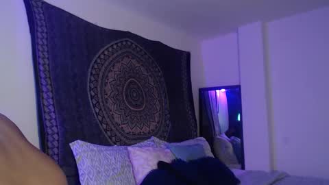 Snapshot of g_bella2025 chatting on 11-23-25, 08:30 g_bella2025 online show from 11-23-25, 08:30