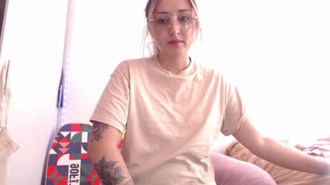 Gabriela online show from 12-16-25, 05:18