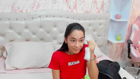 Snapshot of gabbieprice chatting on 10-19-25, 04:07 Gabbie online show from 10-19-25, 04:07