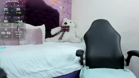 Snapshot of gabby_foox chatting on 06-11-26, 11:14 Gaby Fox online show from 06-11-26, 11:14