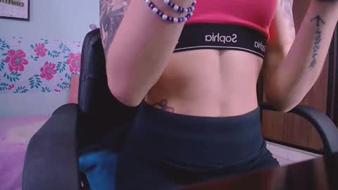 Snapshot of gabbyhills_ chatting on 01-21-25, 03:32  Gabby  online show from 01-21-25, 03:32