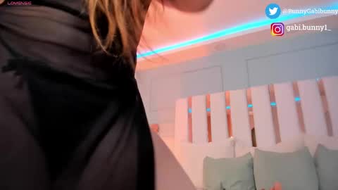 Snapshot of gabi_bunny chatting on 05-25-26, 05:30 Gabi online show from 05-25-26, 05:30