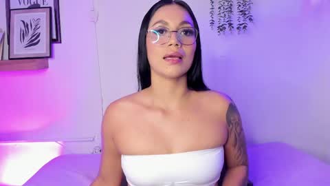 Snapshot of gabihills chatting on 06-09-26, 02:01 GABRIELA online show from 06-09-26, 02:01