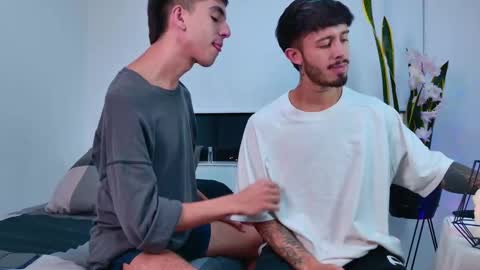 Snapshot of gabriel_and_geronimo chatting on 11-21-25, 01:37 gabriel_and_geronimo online show from 11-21-25, 01:37