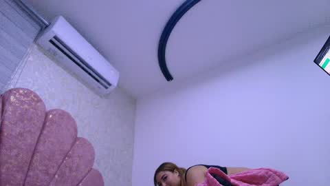 gabriela online show from 05-27-26, 01:57