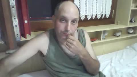 Snapshot of gabrielegr22 chatting on 09-09-25, 08:30 Gabriele online show from 09-09-25, 08:30