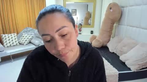 gabriela online show from 11-12-25, 04:29