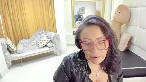 Snapshot of gaby_trent chatting on 05-13-26, 06:27 gabriela online show from 05-13-26, 06:27