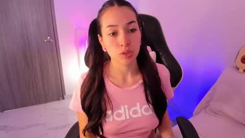 Snapshot of gaby_yummy chatting on 09-26-25, 04:33 Gabriela online show from 09-26-25, 04:33