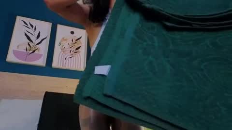 Snapshot of gabypetit chatting on 10-27-25, 08:13 Gaby online show from 10-27-25, 08:13