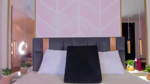 Snapshot of gabypetit chatting on 11-10-25, 08:30 Gaby online show from 11-10-25, 08:30