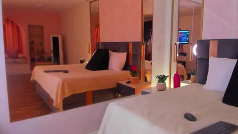 Snapshot of gabypetit chatting on 11-13-25, 08:30 Gaby online show from 11-13-25, 08:30