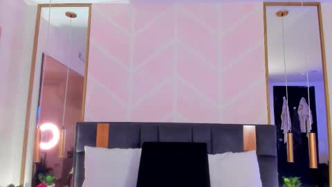 Snapshot of gabypetit chatting on 11-28-25, 08:00 Gaby online show from 11-28-25, 08:00