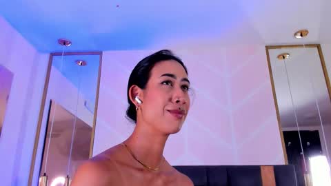 Snapshot of gabypetit chatting on 12-17-25, 08:04 Gaby online show from 12-17-25, 08:04