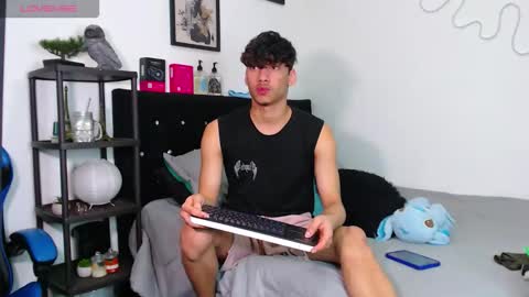 gael_jones online show from 10-26-25, 05:02