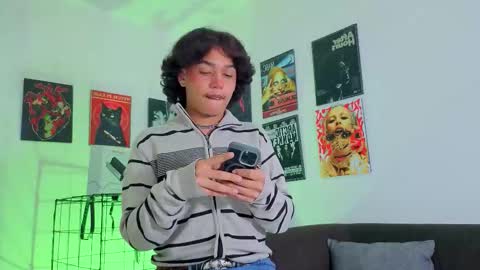 Snapshot of gaeloconner chatting on 10-25-25, 01:24 Gael Conner online show from 10-25-25, 01:24