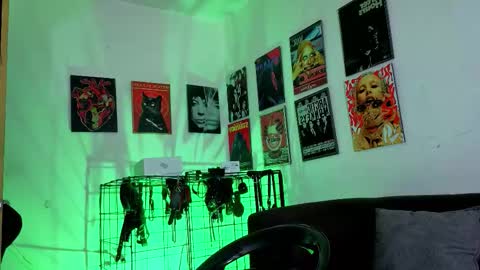 Snapshot of gaeloconner chatting on 11-15-25, 04:10 Gael Conner online show from 11-15-25, 04:10