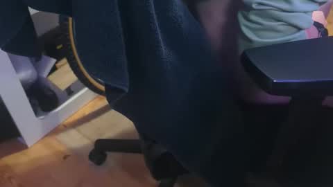 Snapshot of gagl2k chatting on 11-09-25, 09:02 gagl2k online show from 11-09-25, 09:02