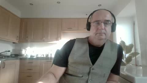 Snapshot of galacx chatting on 12-14-24, 11:18 galacx online show from 12-14-24, 11:18