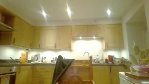 Snapshot of galacx chatting on 12-27-24, 05:16 galacx online show from 12-27-24, 05:16