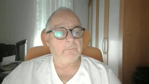 Snapshot of gamin68 chatting on 11-17-25, 06:03 gamin68 online show from 11-17-25, 06:03