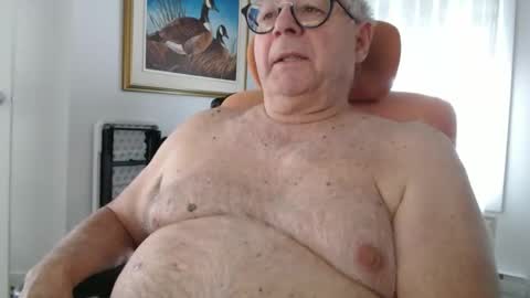 Snapshot of gamin68 chatting on 12-18-25, 04:13 gamin68 online show from 12-18-25, 04:13