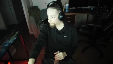 Snapshot of gamingpleasure chatting on 12-25-24, 09:56 GamingPleasure online show from 12-25-24, 09:56