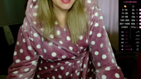 Snapshot of ganet469 chatting on 10-08-25, 01:31 Janette online show from 10-08-25, 01:31