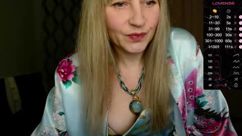 Snapshot of ganet469 chatting on 11-26-25, 09:05 Janette online show from 11-26-25, 09:05