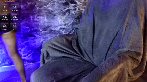 Snapshot of garbel09 chatting on 11-11-25, 06:57 Chris Dont forget to gift me thumb up Its very important to me and makes me happy AF online show from 11-11-25, 06:57