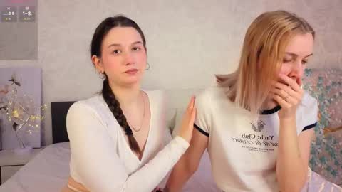 Snapshot of garden_flower chatting on 11-30-25, 03:10 Violla online show from 11-30-25, 03:10