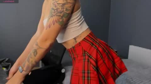 Max and Eva online show from 10-18-25, 04:48