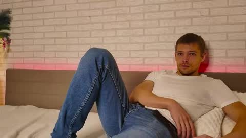 Snapshot of garettvosss chatting on 10-17-25, 05:21 Gared online show from 10-17-25, 05:21