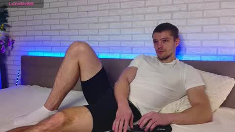 Snapshot of garettvosss chatting on 12-03-25, 08:00 Gared online show from 12-03-25, 08:00