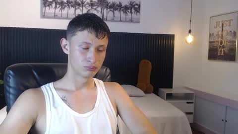 garuo_18 online show from 12-01-25, 07:08