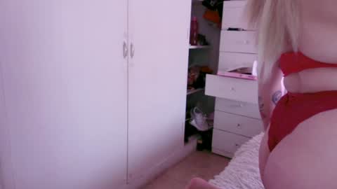 Snapshot of gatitahorny69 chatting on 06-19-26, 03:27 gatitahorny69 online show from 06-19-26, 03:27