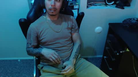 Snapshot of gefeeer chatting on 10-05-25, 02:21 gefeeer online show from 10-05-25, 02:21