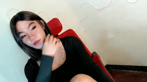 Snapshot of gelluxxx chatting on 06-18-26, 05:39 gelo online show from 06-18-26, 05:39