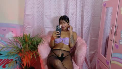 Snapshot of gema_shiny chatting on 09-27-25, 04:50 gema_shiny online show from 09-27-25, 04:50