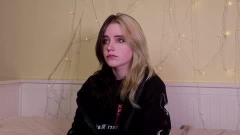 Ilona online show from 12-04-25, 05:54